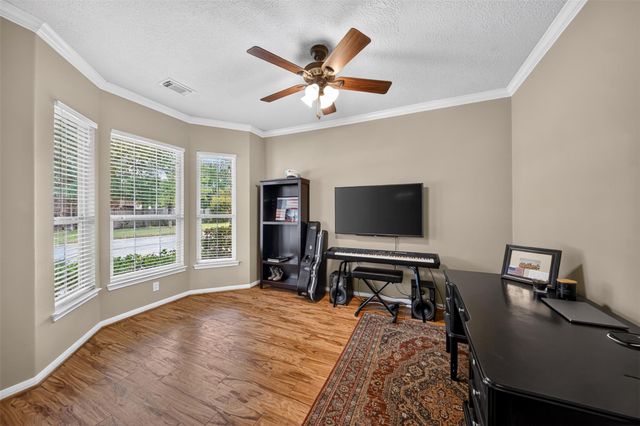 127 N Hawthorne Hollow Circle, The Woodlands, TX 77384