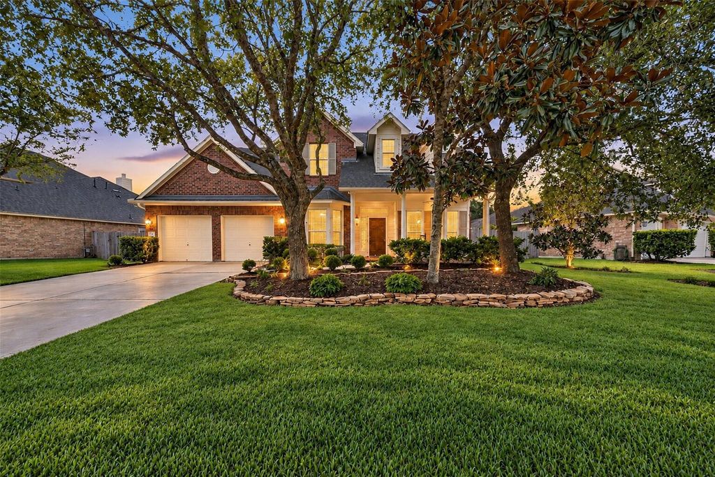 127 N Hawthorne Hollow Circle, The Woodlands, TX 77384