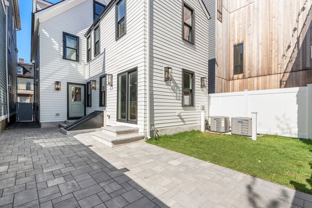 162 W Seventh Street, Boston, MA 02127