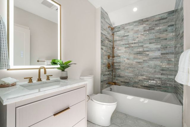 162 W Seventh Street, Boston, MA 02127