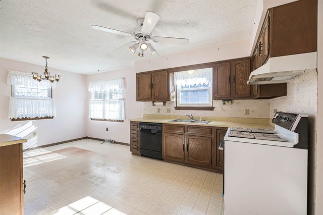 2741 E 41ST Street, Erie, PA 16510