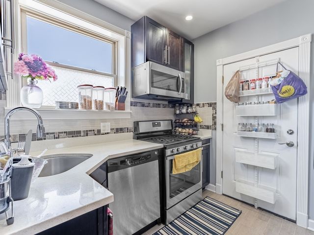 5717 N Kimball Avenue 2N, Chicago, IL 60659