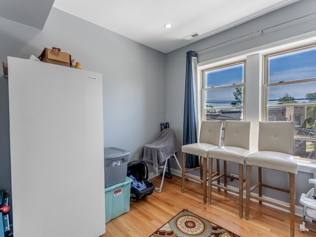 5717 N Kimball Avenue 2N, Chicago, IL 60659