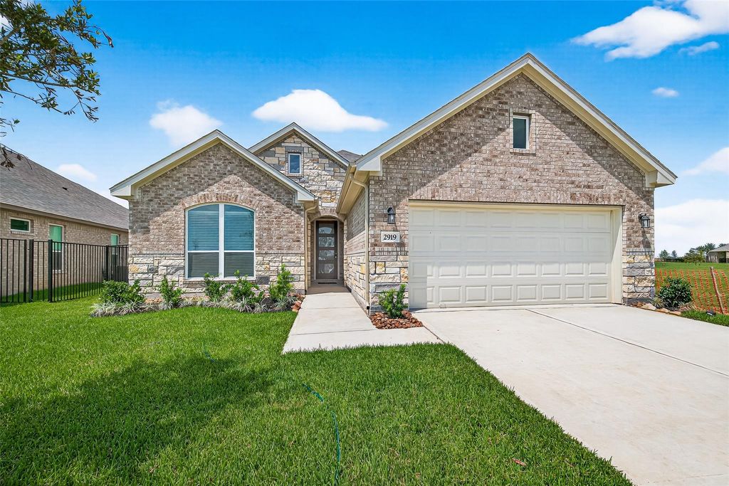 2919 Golden Isle Drive, Texas City, TX 77568