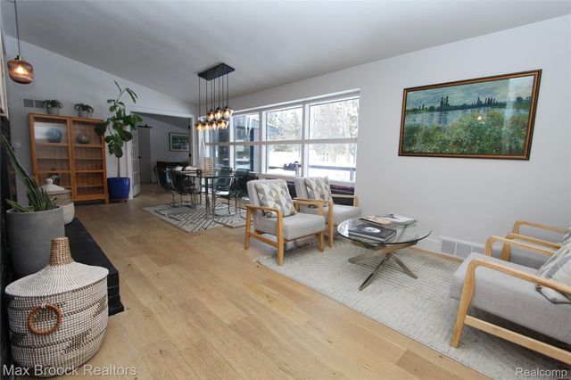 32700 Evergreen Road, Beverly Hills Village, MI 48025