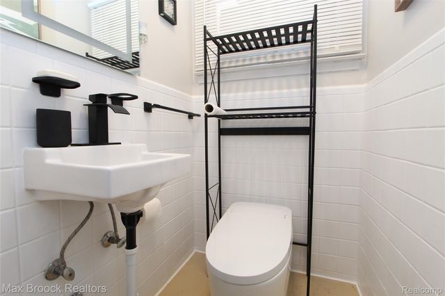 32700 Evergreen Road, Beverly Hills Village, MI 48025