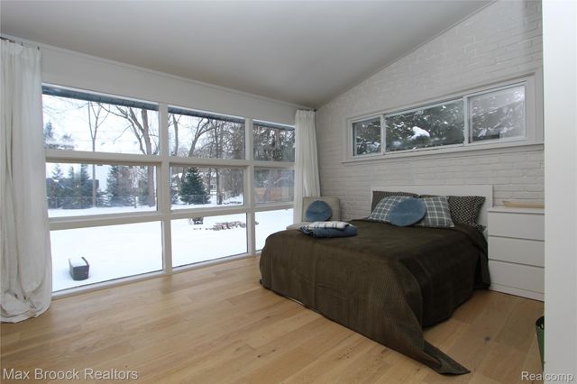 32700 Evergreen Road, Beverly Hills Village, MI 48025