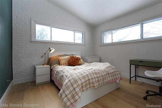 32700 Evergreen Road, Beverly Hills Village, MI 48025