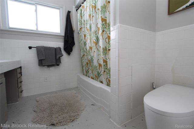 32700 Evergreen Road, Beverly Hills Village, MI 48025