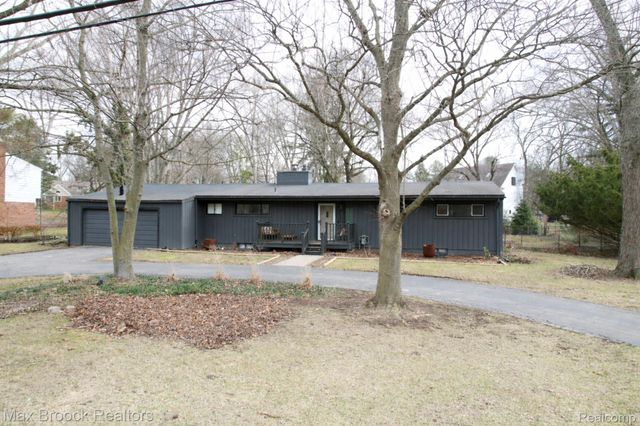 32700 Evergreen Road, Beverly Hills Village, MI 48025