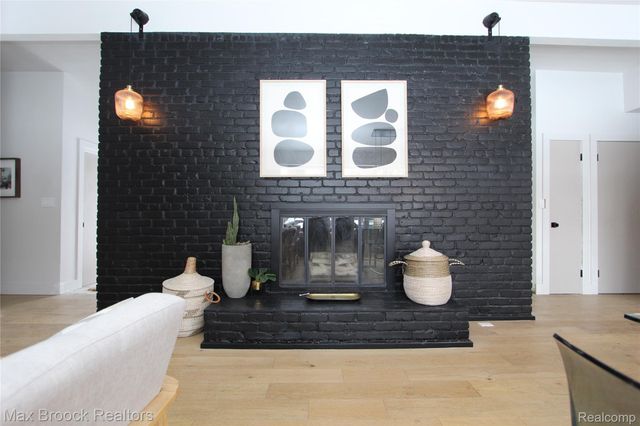 32700 Evergreen Road, Beverly Hills Village, MI 48025