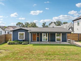 822 Avenue Of Oaks Street, Houston, TX 77009