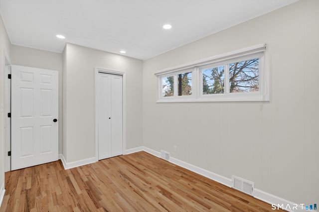 195 laurel Place, Bridgeport, CT 06604