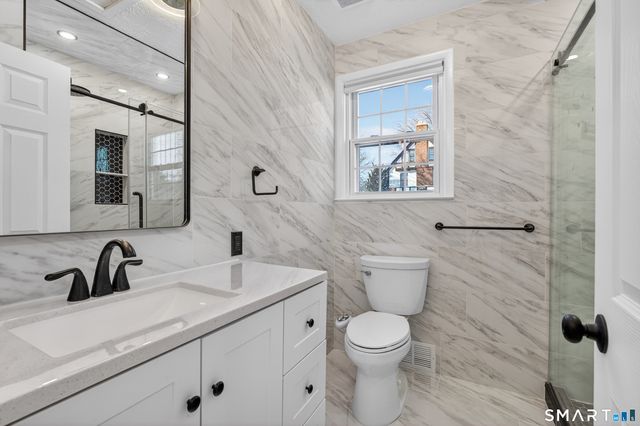 195 laurel Place, Bridgeport, CT 06604