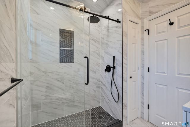 195 laurel Place, Bridgeport, CT 06604