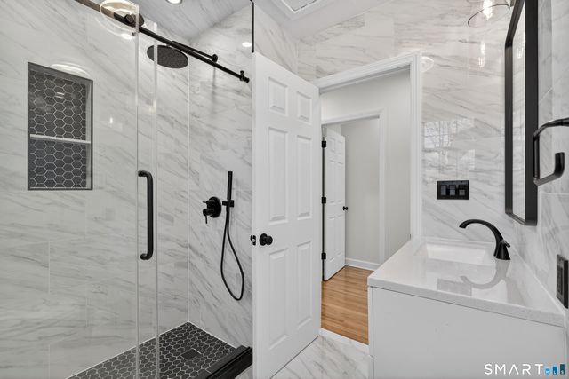 195 laurel Place, Bridgeport, CT 06604