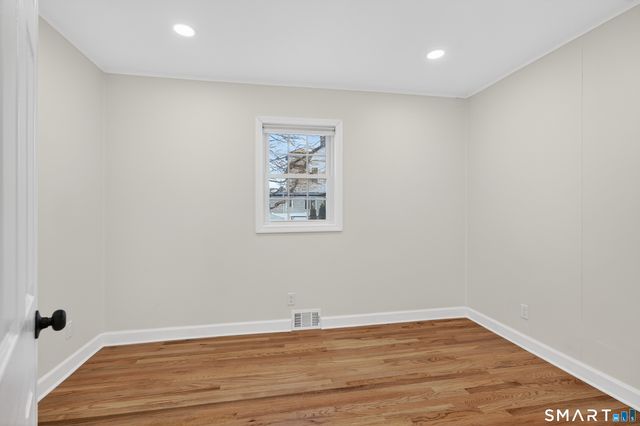 195 laurel Place, Bridgeport, CT 06604