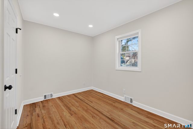 195 laurel Place, Bridgeport, CT 06604