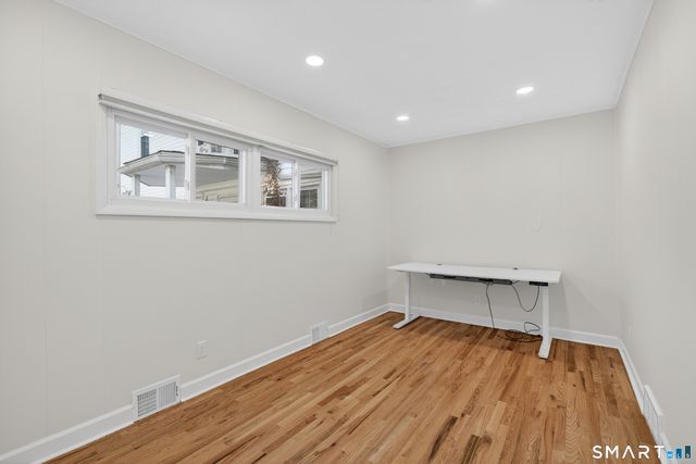 195 laurel Place, Bridgeport, CT 06604