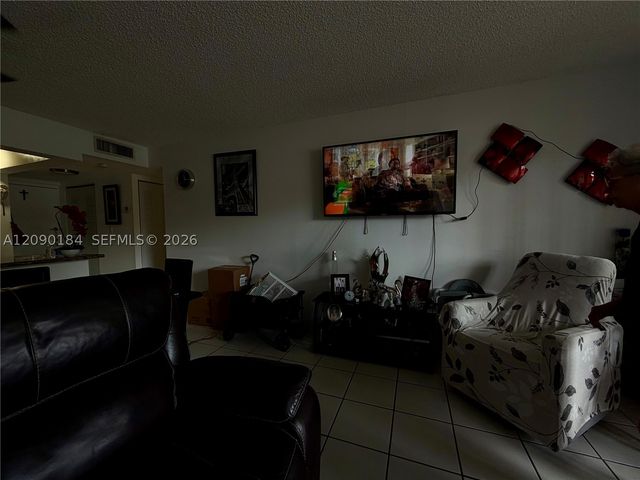 5201 NW 7th St 104, Miami, FL 33126