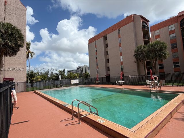 5201 NW 7th St 104, Miami, FL 33126