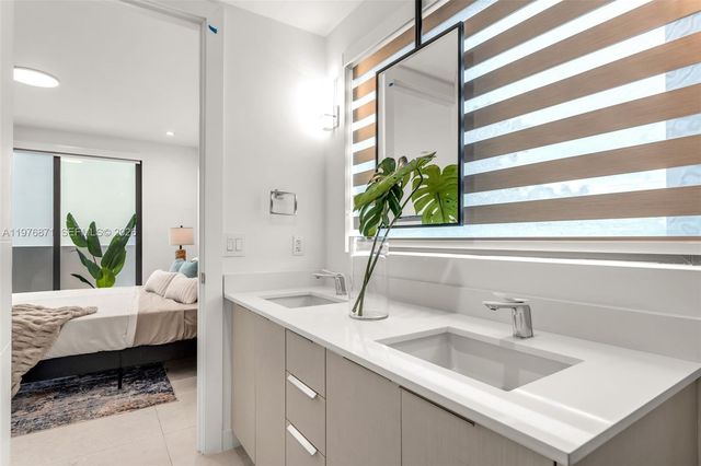 721 SW 11th Street F, Miami, FL 33129