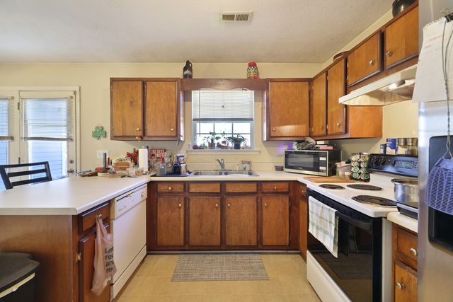 2223 Rosecran Cir, La Vergne, TN 37086