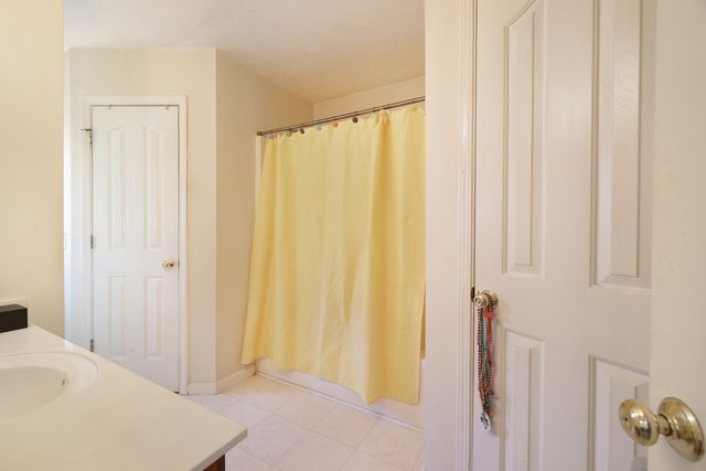 2223 Rosecran Cir, La Vergne, TN 37086