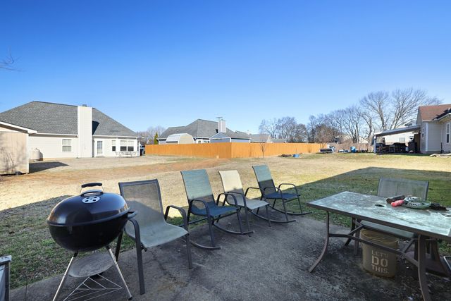 2223 Rosecran Cir, La Vergne, TN 37086