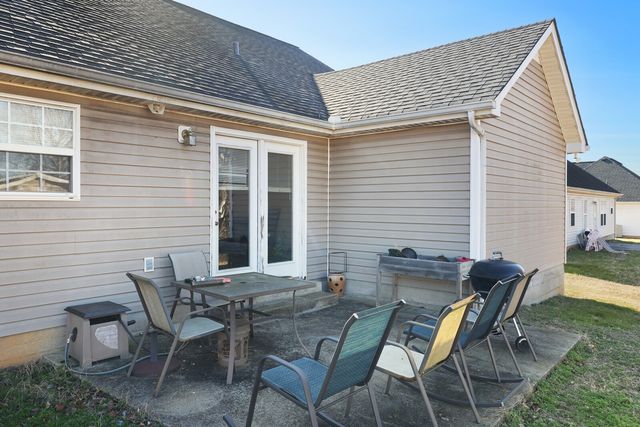 2223 Rosecran Cir, La Vergne, TN 37086