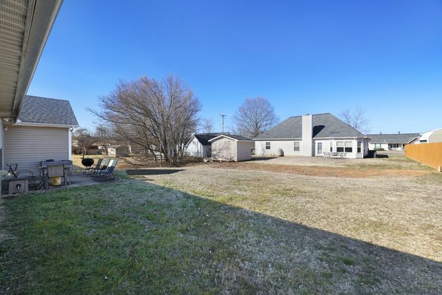 2223 Rosecran Cir, La Vergne, TN 37086