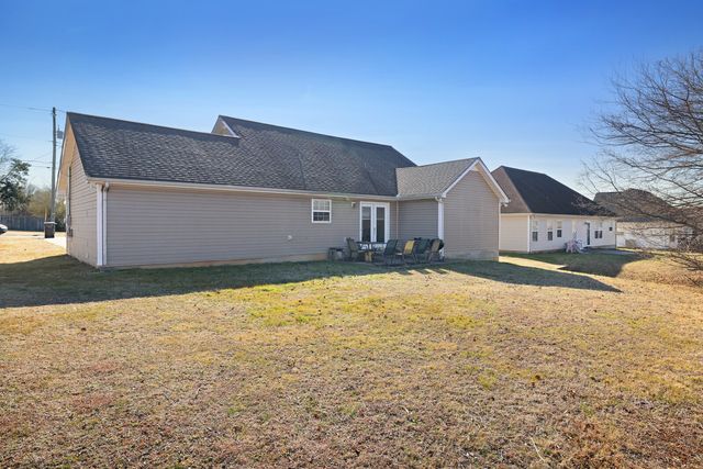 2223 Rosecran Cir, La Vergne, TN 37086