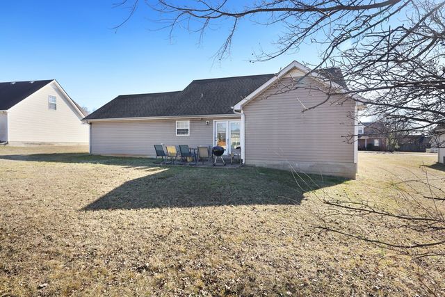 2223 Rosecran Cir, La Vergne, TN 37086