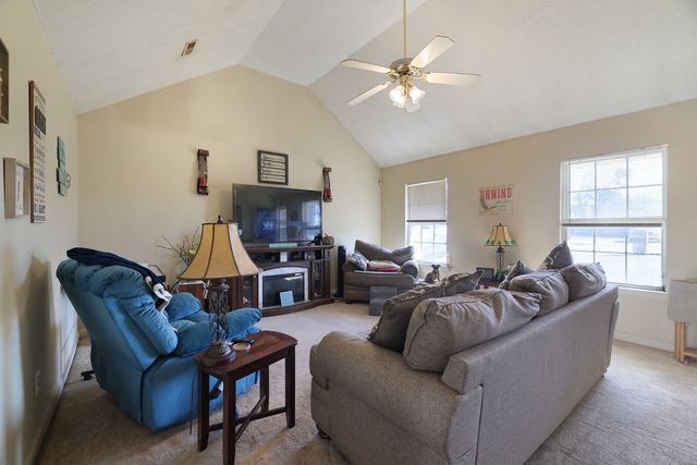 2223 Rosecran Cir, La Vergne, TN 37086