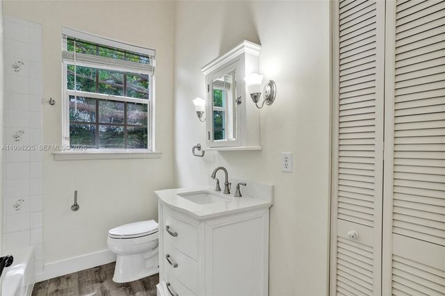 12350 NW 6th St, Plantation, FL 33325