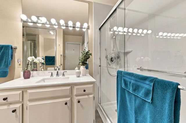 2140 Santa Cruz Avenue A207, Menlo Park, CA 94025