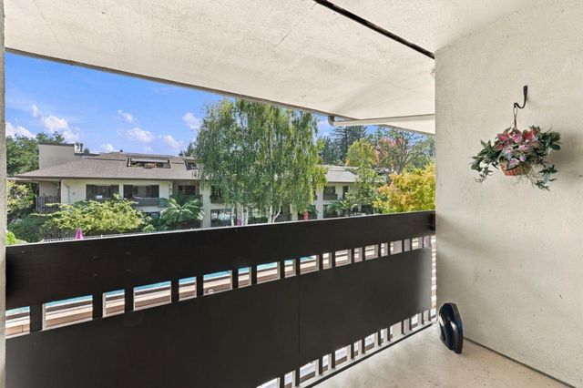 2140 Santa Cruz Avenue A207, Menlo Park, CA 94025