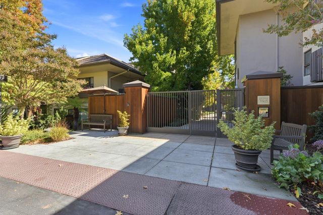 2140 Santa Cruz Avenue A207, Menlo Park, CA 94025