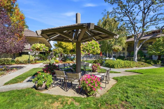 2140 Santa Cruz Avenue A207, Menlo Park, CA 94025