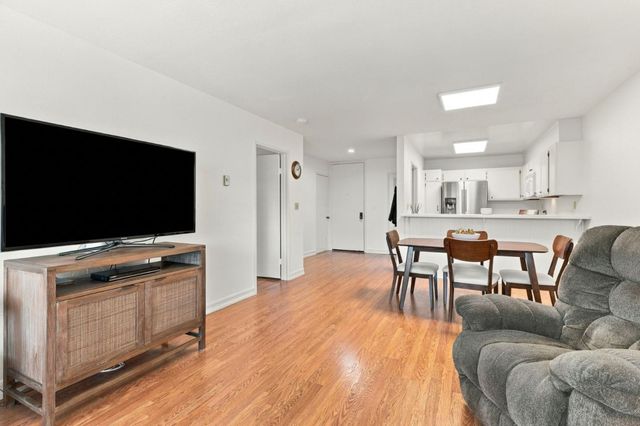 2140 Santa Cruz Avenue A207, Menlo Park, CA 94025