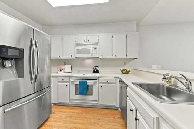 2140 Santa Cruz Avenue A207, Menlo Park, CA 94025