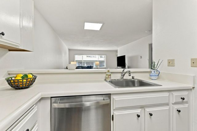 2140 Santa Cruz Avenue A207, Menlo Park, CA 94025