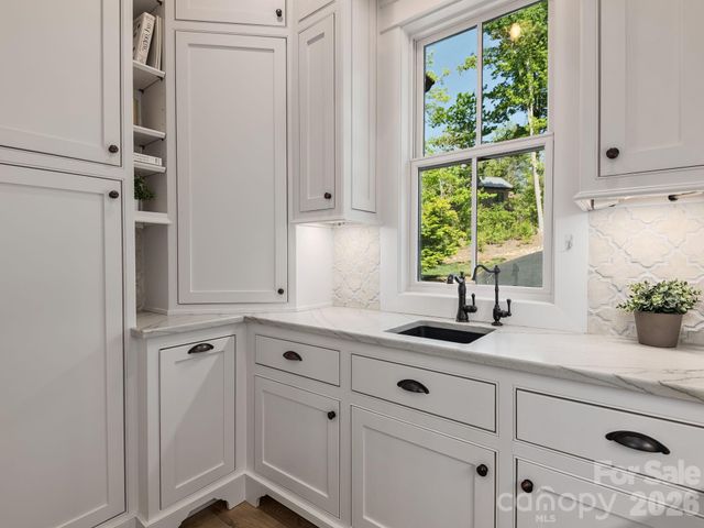 41 Hawberry Court, Asheville, NC 28805
