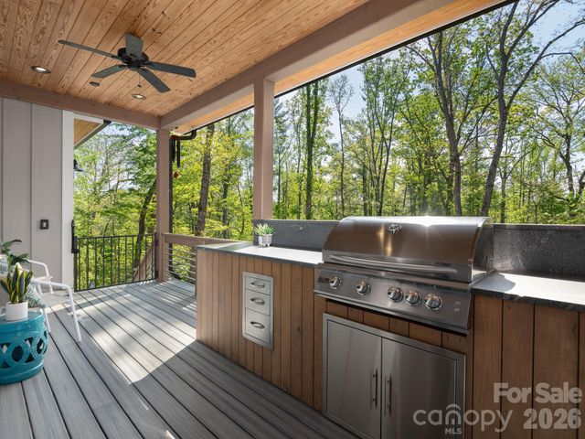 41 Hawberry Court, Asheville, NC 28805