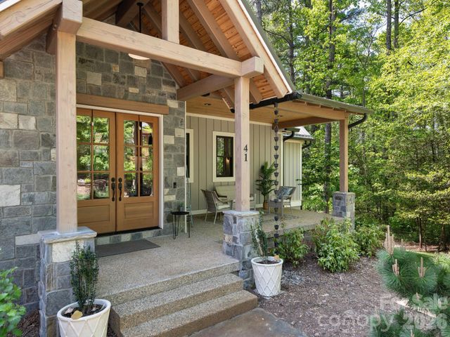 41 Hawberry Court, Asheville, NC 28805