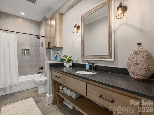 41 Hawberry Court, Asheville, NC 28805