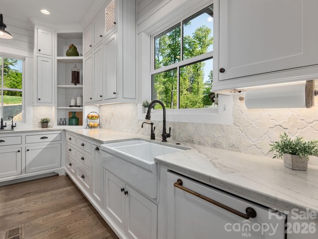 41 Hawberry Court, Asheville, NC 28805