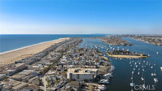 310 Fernando Street 303, Newport Beach, CA 92661