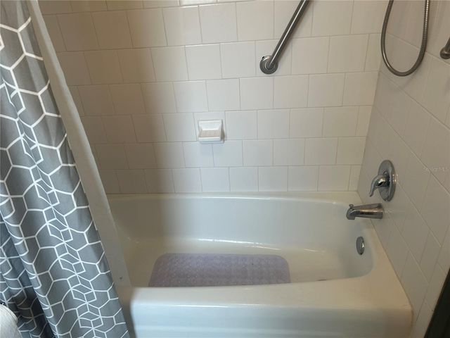 300 35TH AVENUE N F8, St Petersburg, FL 33704