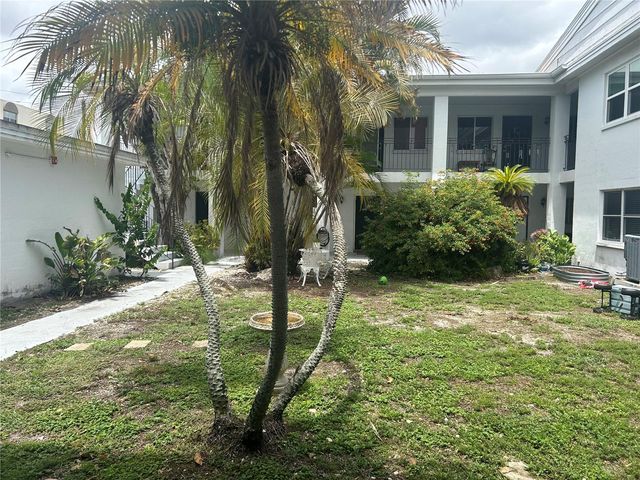 300 35TH AVENUE N F8, St Petersburg, FL 33704